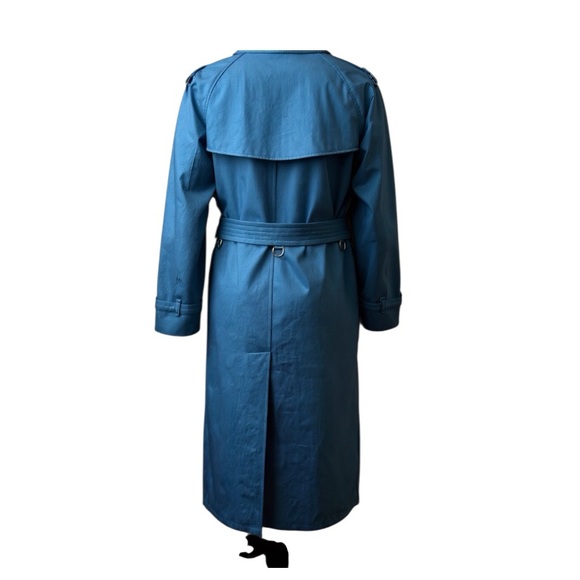 Like new Burberry trench coat - Picture 2 of 5